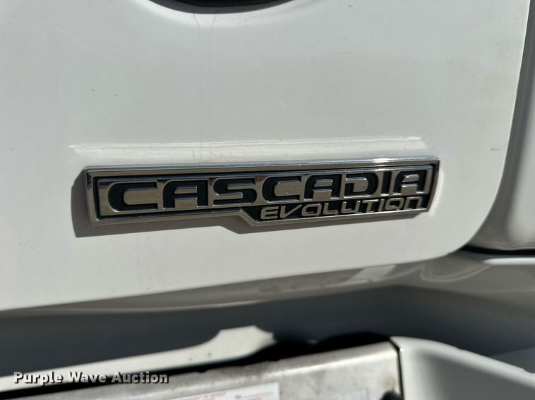 image for item OK9033 2016 Freightliner Cascadia Evolution  semi truck