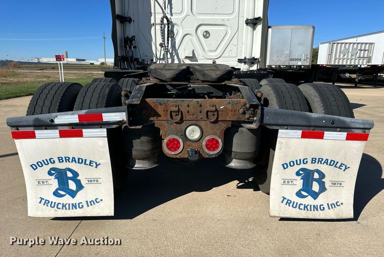 image for item OK9033 2016 Freightliner Cascadia Evolution  semi truck