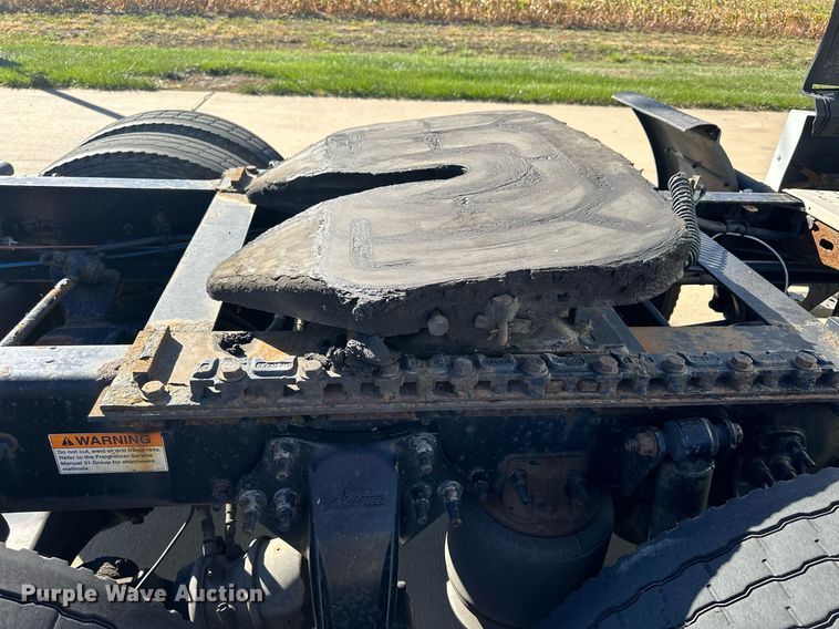 image for item OK9033 2016 Freightliner Cascadia Evolution  semi truck