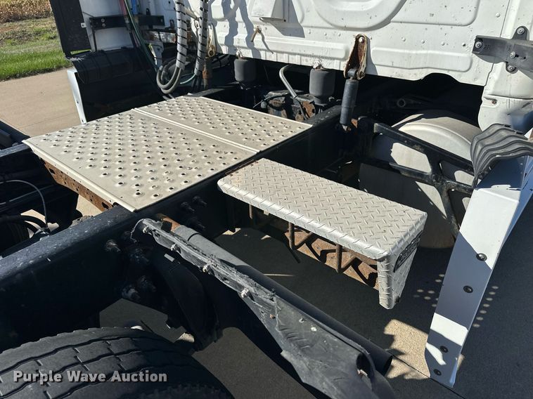 image for item OK9033 2016 Freightliner Cascadia Evolution  semi truck