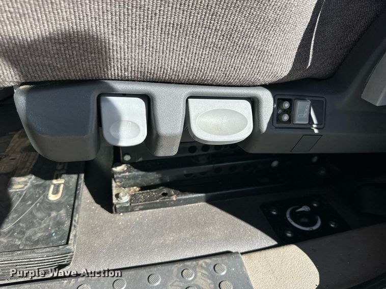 image for item OK9033 2016 Freightliner Cascadia Evolution  semi truck