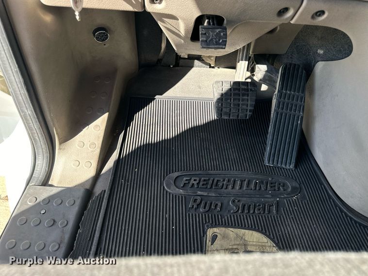 image for item OK9033 2016 Freightliner Cascadia Evolution  semi truck