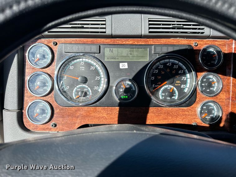 image for item OK9033 2016 Freightliner Cascadia Evolution  semi truck