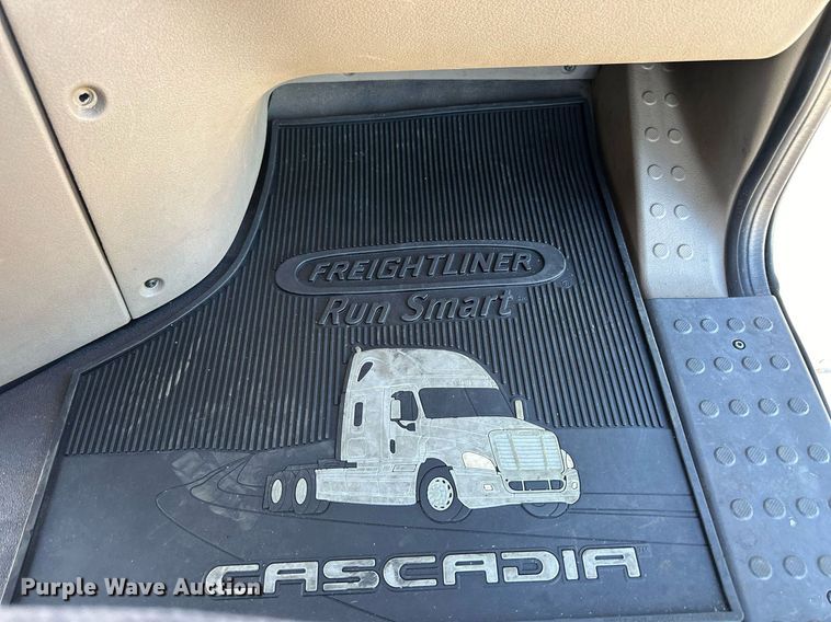 image for item OK9033 2016 Freightliner Cascadia Evolution  semi truck