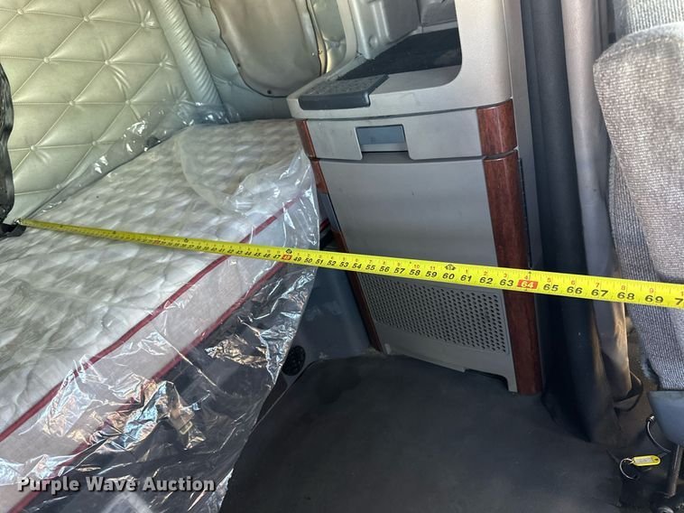 image for item OK9033 2016 Freightliner Cascadia Evolution  semi truck