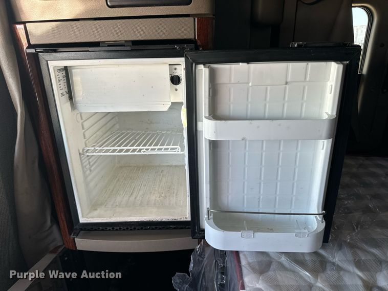 image for item OK9033 2016 Freightliner Cascadia Evolution  semi truck