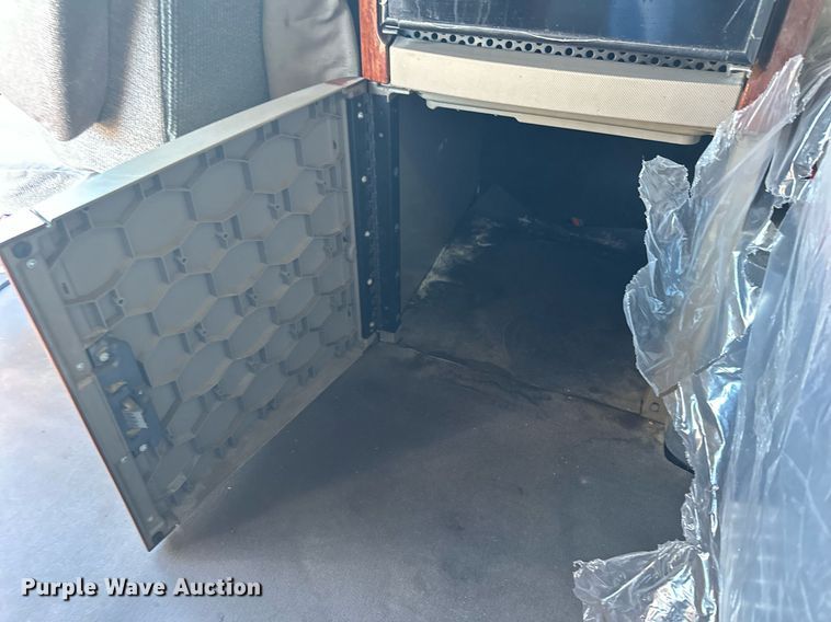 image for item OK9033 2016 Freightliner Cascadia Evolution  semi truck