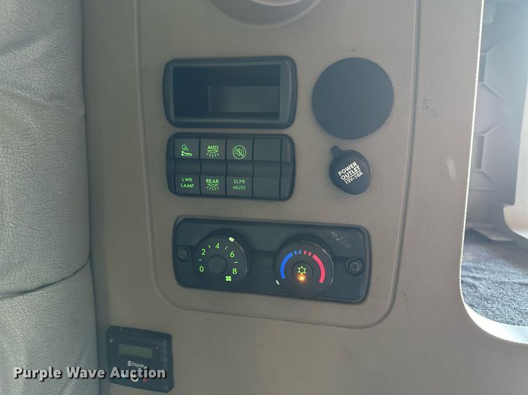 image for item OK9033 2016 Freightliner Cascadia Evolution  semi truck