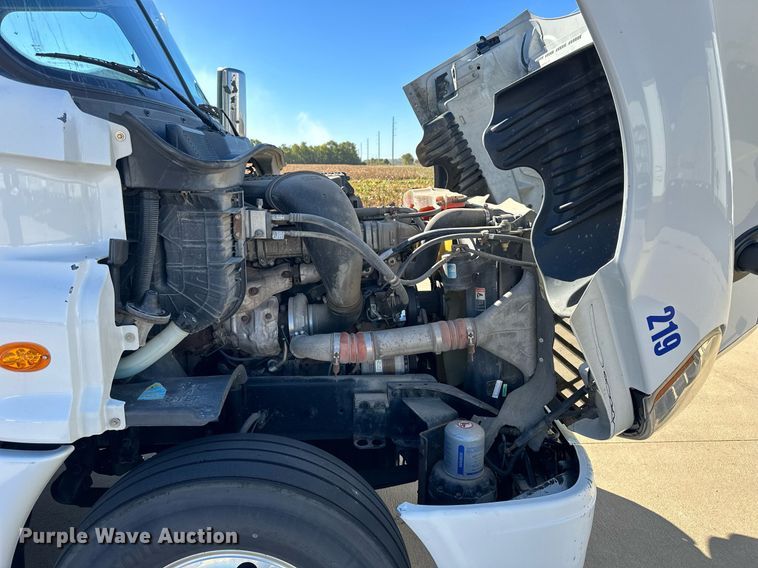 image for item OK9033 2016 Freightliner Cascadia Evolution  semi truck