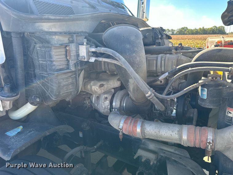 image for item OK9033 2016 Freightliner Cascadia Evolution  semi truck