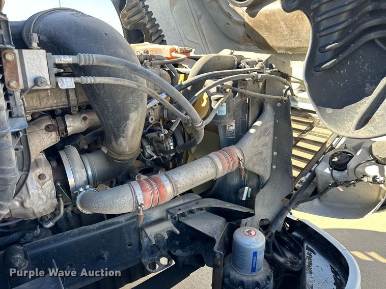 image for item OK9033 2016 Freightliner Cascadia Evolution  semi truck