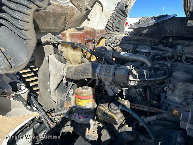 image for item OK9033 2016 Freightliner Cascadia Evolution  semi truck