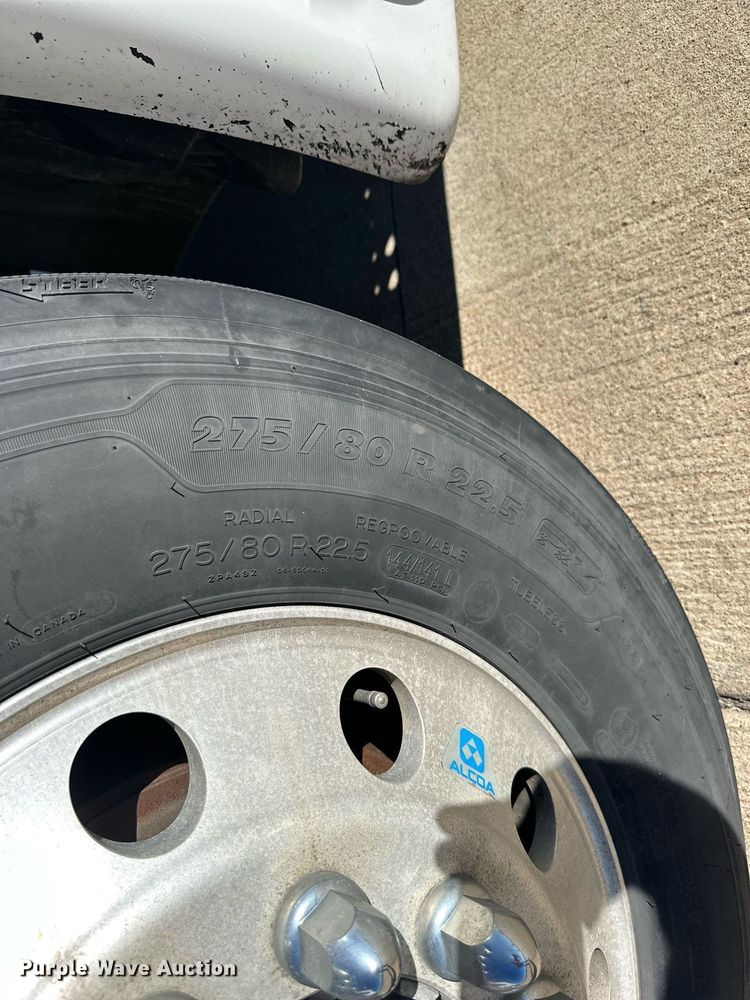 image for item OK9033 2016 Freightliner Cascadia Evolution  semi truck