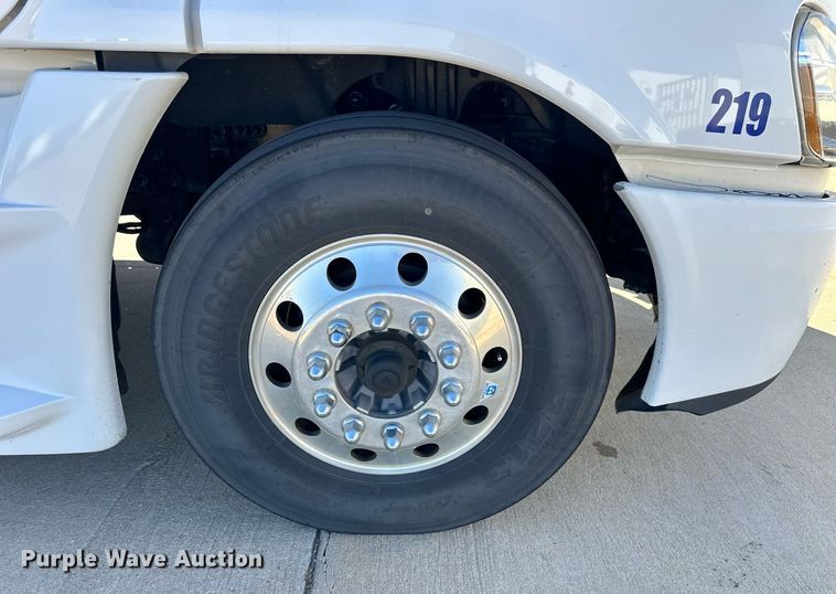 image for item OK9033 2016 Freightliner Cascadia Evolution  semi truck