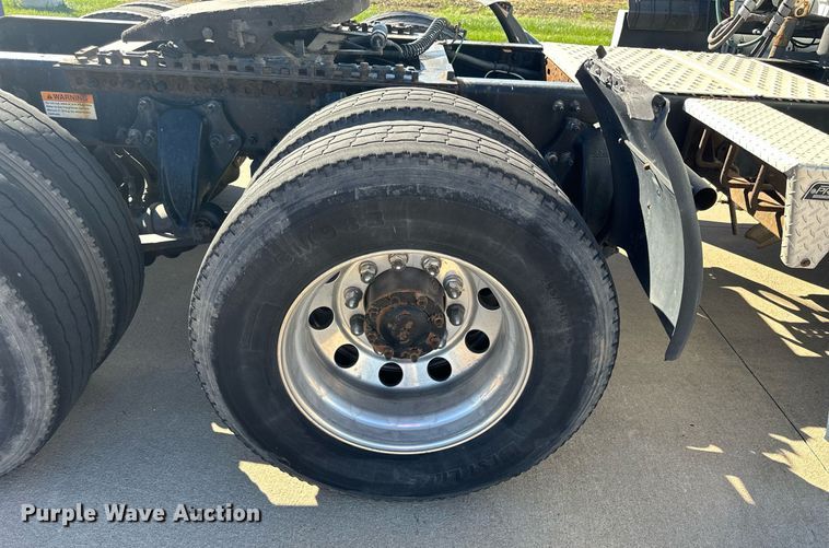 image for item OK9033 2016 Freightliner Cascadia Evolution  semi truck