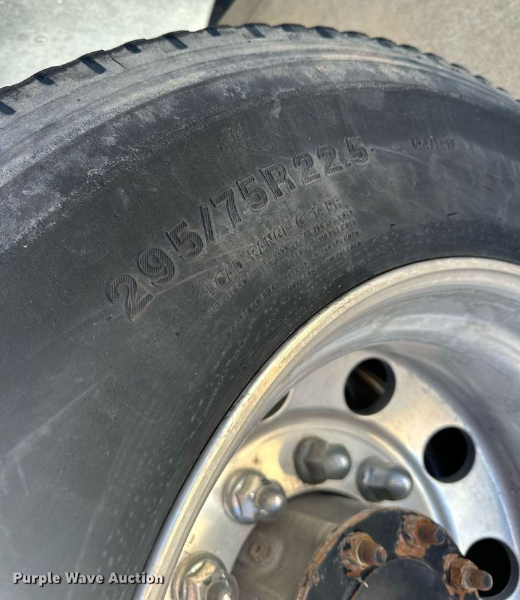 image for item OK9033 2016 Freightliner Cascadia Evolution  semi truck