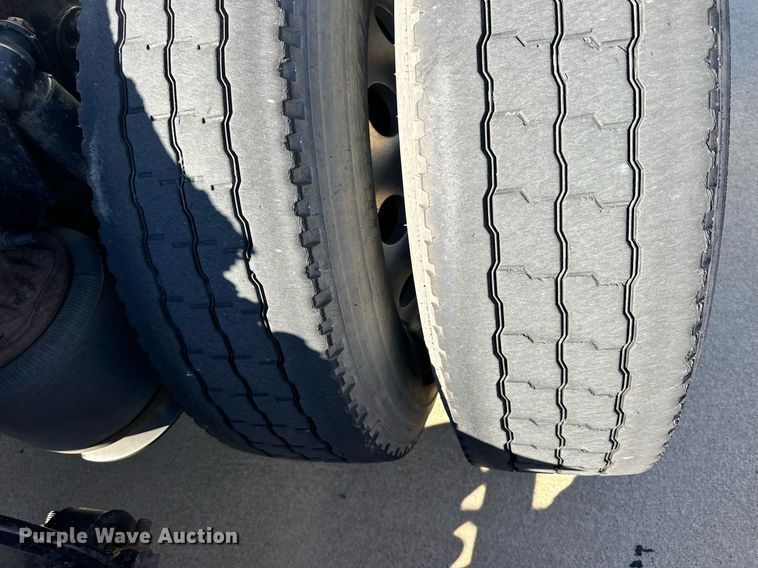 image for item OK9033 2016 Freightliner Cascadia Evolution  semi truck