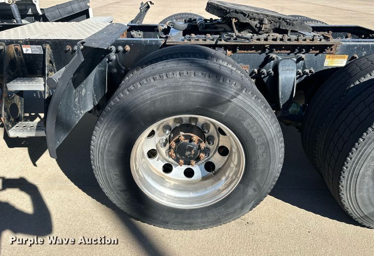 image for item OK9033 2016 Freightliner Cascadia Evolution  semi truck