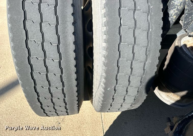 image for item OK9033 2016 Freightliner Cascadia Evolution  semi truck