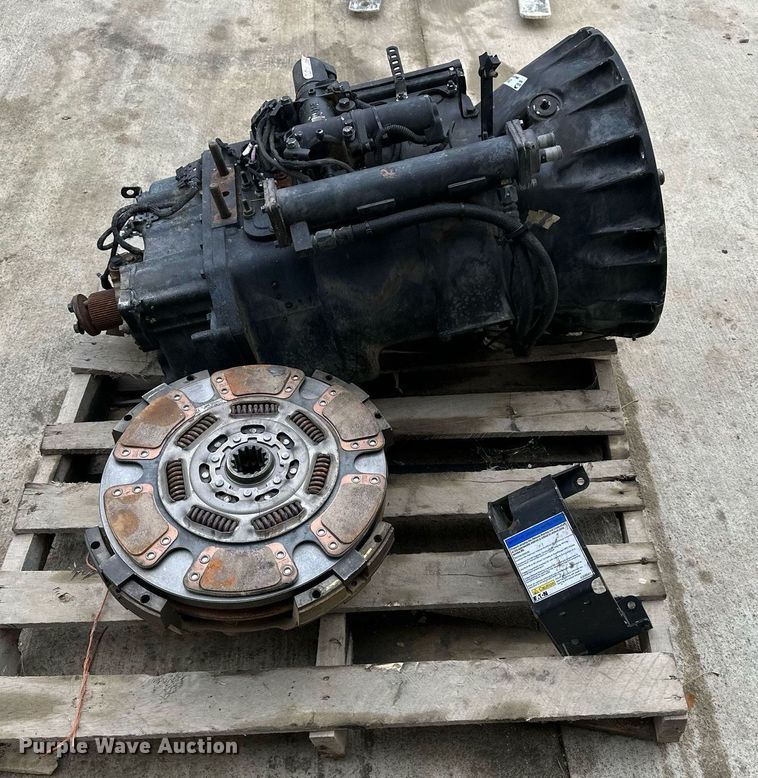 image for item OK9095 Eaton Fuller  transmission