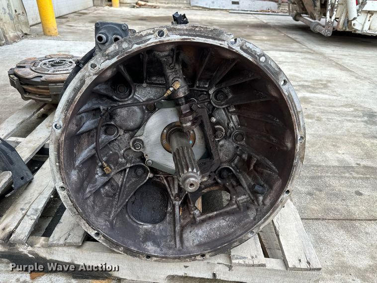 image for item OK9095 Eaton Fuller  transmission