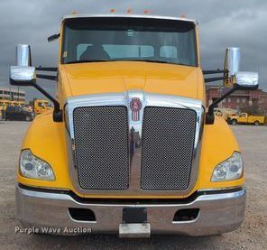 image for item OL9030 2019 Kenworth T680  semi truck