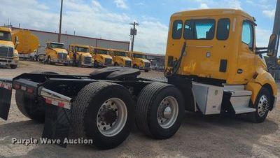 image for item OL9030 2019 Kenworth T680  semi truck