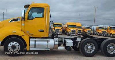 image for item OL9030 2019 Kenworth T680  semi truck