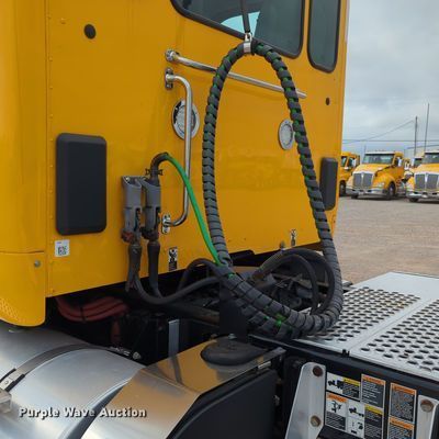 image for item OL9030 2019 Kenworth T680  semi truck