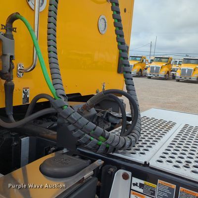 image for item OL9030 2019 Kenworth T680  semi truck
