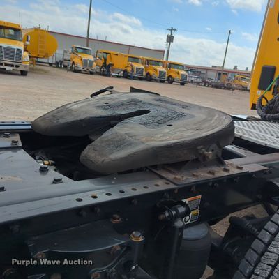 image for item OL9030 2019 Kenworth T680  semi truck