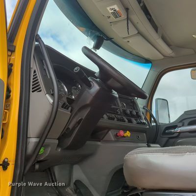 image for item OL9030 2019 Kenworth T680  semi truck