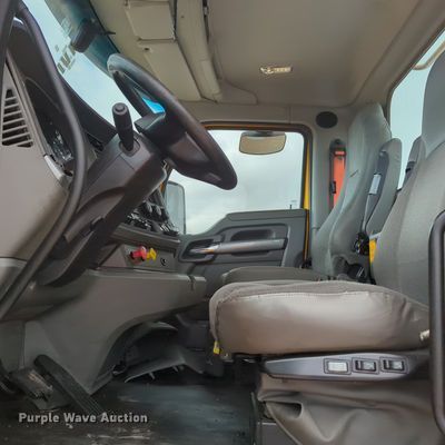 image for item OL9030 2019 Kenworth T680  semi truck