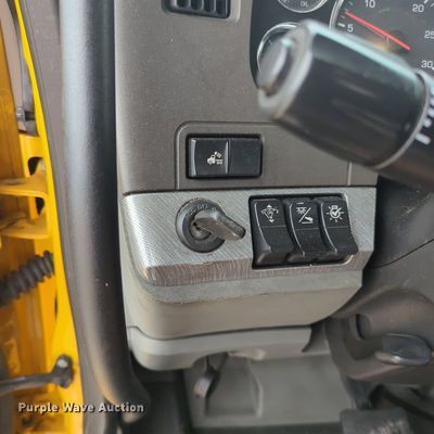 image for item OL9030 2019 Kenworth T680  semi truck