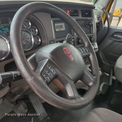 image for item OL9030 2019 Kenworth T680  semi truck