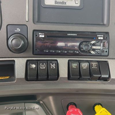 image for item OL9030 2019 Kenworth T680  semi truck