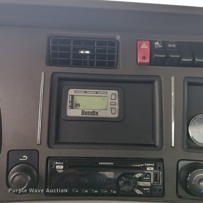 image for item OL9030 2019 Kenworth T680  semi truck