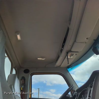 image for item OL9030 2019 Kenworth T680  semi truck