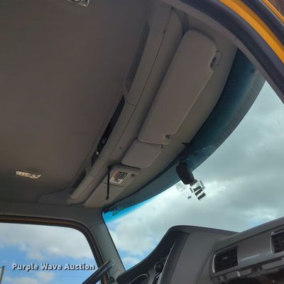 image for item OL9030 2019 Kenworth T680  semi truck