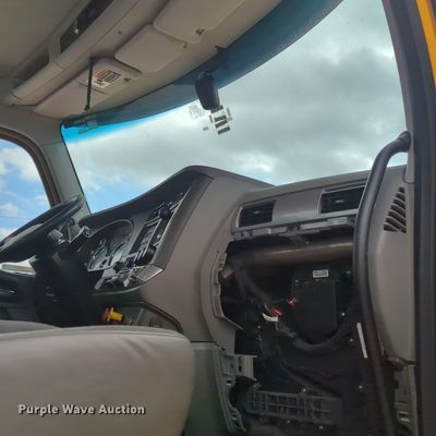 image for item OL9030 2019 Kenworth T680  semi truck