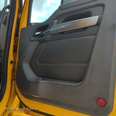 image for item OL9030 2019 Kenworth T680  semi truck