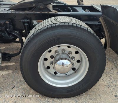 image for item OL9030 2019 Kenworth T680  semi truck