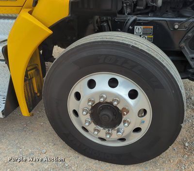 image for item OL9030 2019 Kenworth T680  semi truck