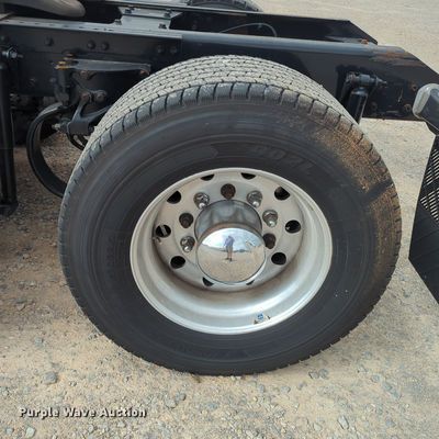 image for item OL9030 2019 Kenworth T680  semi truck