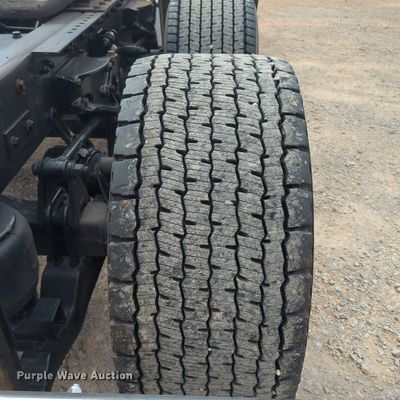 image for item OL9030 2019 Kenworth T680  semi truck