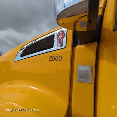 image for item OL9030 2019 Kenworth T680  semi truck
