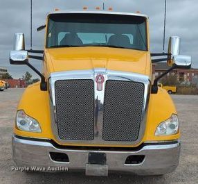 image for item OL9031 2020 Kenworth T680  semi truck