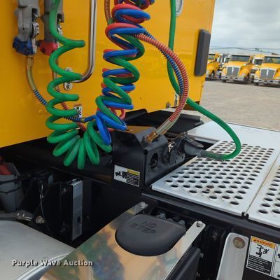 image for item OL9031 2020 Kenworth T680  semi truck