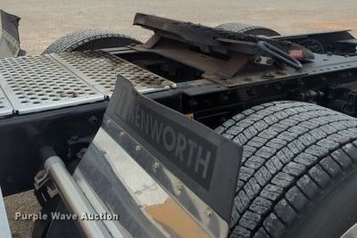 image for item OL9031 2020 Kenworth T680  semi truck