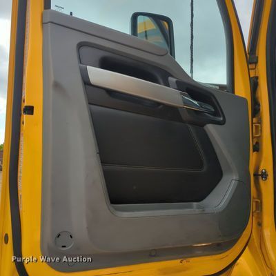 image for item OL9031 2020 Kenworth T680  semi truck